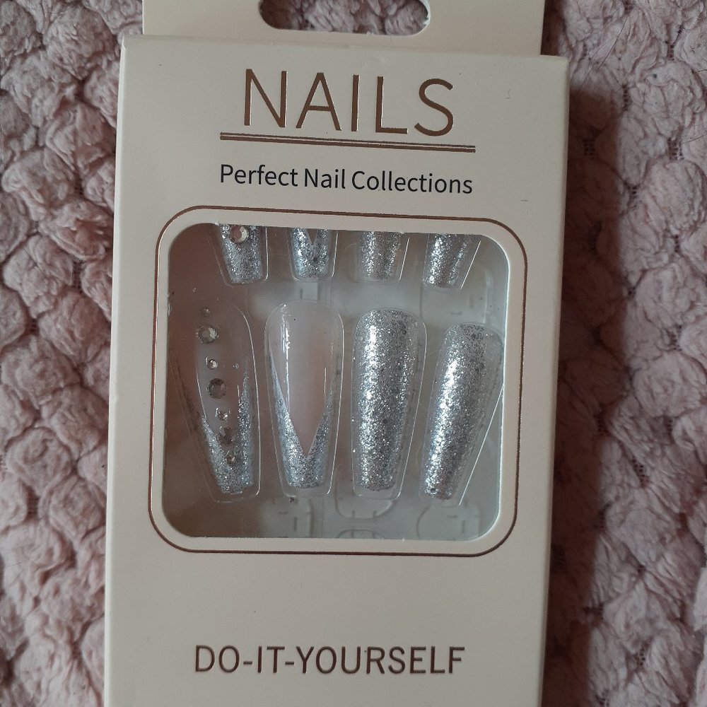 SALE!! Brand New False Nails-XL